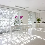 Mykonos Dove Beachfront 호텔 5*