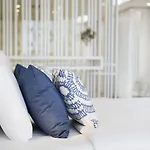 Mykonos Dove Beachfront 호텔