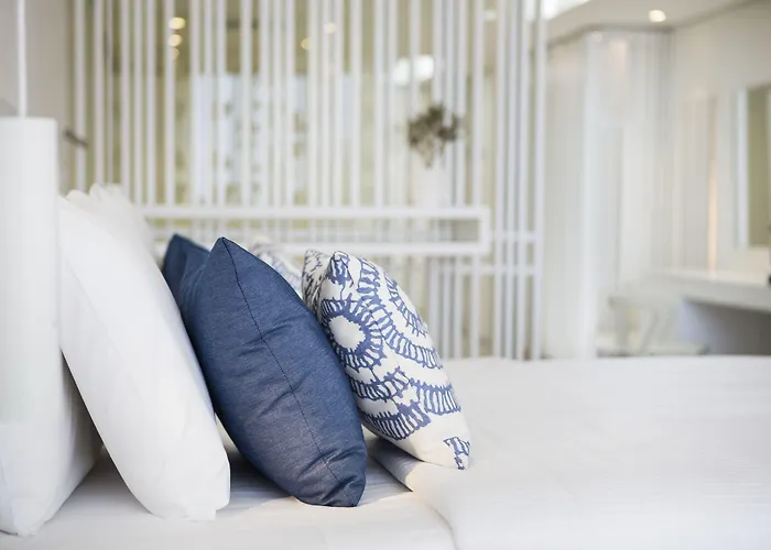 Mykonos Dove Beachfront מלון