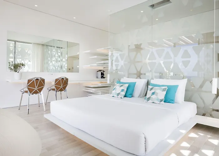 Mykonos Dove Beachfront פלאטיס יאלוס