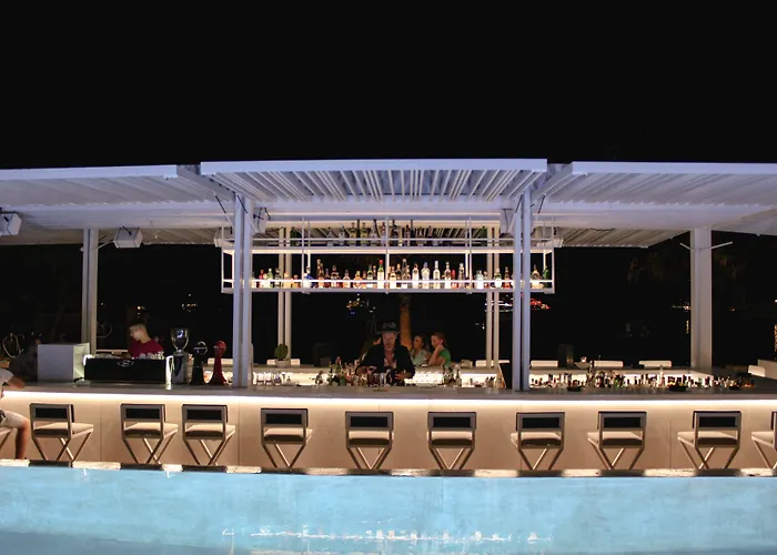 מלון Mykonos Dove Beachfront 5*